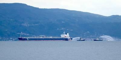 İzmit Körfezi'nde, ham petrol tankerinde çıkan yangın kontrol altına alındı