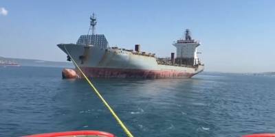 Arızalanan gemi güvenli bölgeye demirletildi