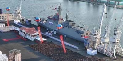 Kim Jong-un, dev savaş gemisinin denize indirme törenine katıldı