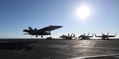 ABD savaş uçağı, uçak gemisinden denize düştü