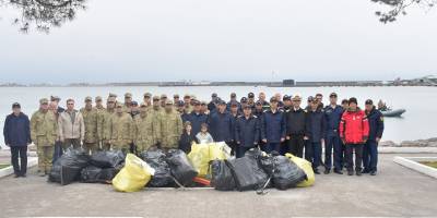 Deniz Kuvvetleri Komutanlığına bağlı birliklerden deniz temizliği