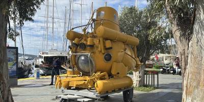 Bodrum'da deniz müzesine verilen denizaltı meydanda sergileniyor