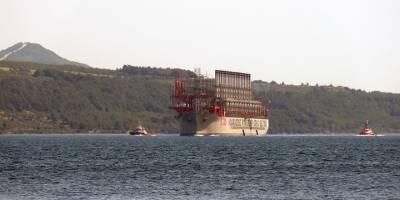 Elektrik üretim gemisi Çanakkale Boğazı'ndan geçti