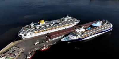 İzmir'e iki kruvaziyerle 4 bin 540 turist geldi