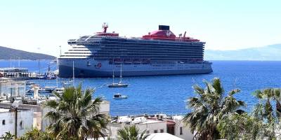 "Resilient Lady" kruvaziyeri Bodrum'a geldi