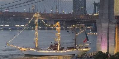 Donanmaya ait eğitim gemisinin köprüye çarpması sonucu 2 ölü 17 yaralı