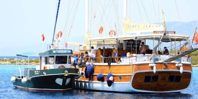 Denizlerin daha temiz kalması için  atık alım tekneleri sezona hazırlanıyor