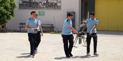 Antalya'da lise öğrencileri su analizi yapabilen dron geliştirdi