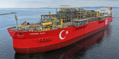 FPU Osman Gazi Gemisi, İstanbul Boğazı'ndan geçişini sürdürüyor