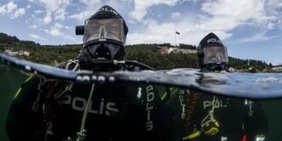 Karanlık suların delil avcılarının zorlu eğitimi görüntülendi