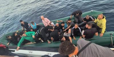 İzmir açıklarında 35 düzensiz göçmen kurtarıldı