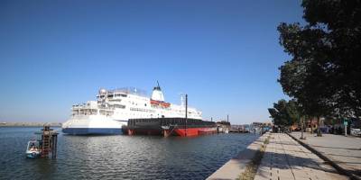 Dünyanın en büyük yüzen kütüphanesi Basralı aydınları buluşturuyor