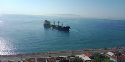 Kuru yük gemisi karaya oturdu