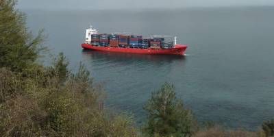 Kastamonu'da karaya oturan yük gemisindeki mürettebat tahliye edildi