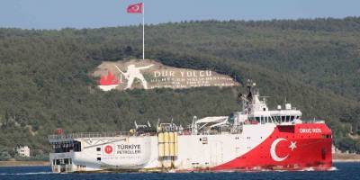 Sismik Araştırma Gemisi Oruç Reis, Çanakkale Boğazı'ndan geçti