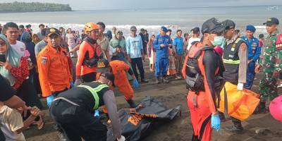 65 kişiyi taşıyan feribot battı