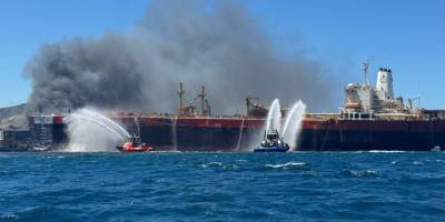 Aliağa Limanı'nda sökümü yapılan gemide çıkan yangın kontrol altında