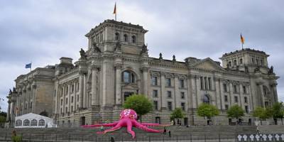 Greenpeace, derin deniz madenciliğine karşı Berlin'de protesto düzenledi