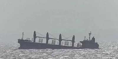 Husilerin saldırısına maruz kalan geminin mürettebatı kurtarıldı