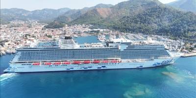 "Aroya" kruvaziyeri 1750 yolcusuyla Marmaris'e geldi