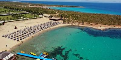 Kuşadası ve Didim'in sahillerinde 39 mavi bayrak dalgalanıyor