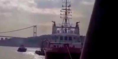 İstanbul Boğazı'nda dümen arızası yapan gemi kurtarıldı