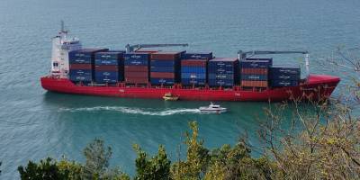 Kastamonu'da karaya oturan yük gemisi römorkör bekliyor