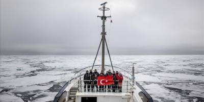 5. Ulusal Arktik Bilimsel Araştırma Seferi ekibi Kuzey Kutbu'ndaki deniz buzu hattına ulaştı