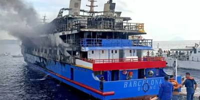 Endonezya açıklarında alev alan yolcu feribotundaki 568 kişi kurtarıldı