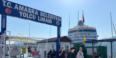 "Astoria Grande" kruvaziyeri 906 yolcusuyla Amasra'ya geldi