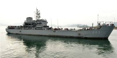 Savaş gemisinde çıkan yangın sonucu 3 kişi yaralandı