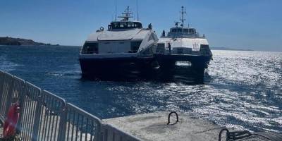 Kayalıklara çarparak hasar alan deniz otobüsü tahliye edildi