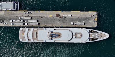 Fethiye'de mega yat "I Dynasty"a yakıt ikmali yapıldı