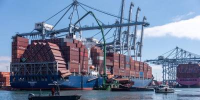 Long Beach Limanı’nda konteynerler gemiden denize düştü