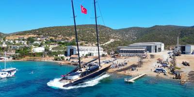 7 yılda inşa edilen 50,5 metrelik yelkenli yat denize indirildi