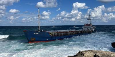 Karaya oturan gemideki mürettebatı kurtaran üsteğmene tebrik