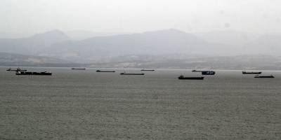 Fırtına uyarısı üzerine Yük gemileri Sinop doğal limanına demirledi