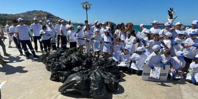 Kuşadası'nda kıyı temizliği etkinliği