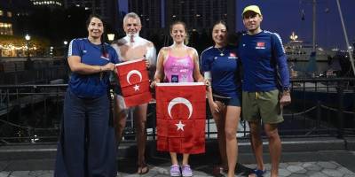 Türk yüzücüler, "20 Bridges of Manhattan" parkurunu başarıyla tamamladı