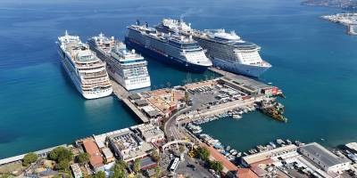 Kuşadası'na 4 kruvaziyerle 13 bin 750 turist geldi