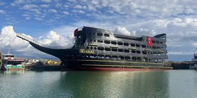 Dünyanın En Büyük Tur Teknesi Suya İndirildi