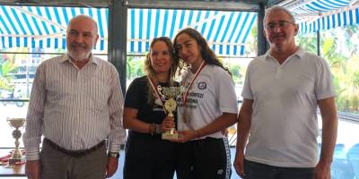 5. İskenderun Körfezi Açık Deniz Yüzme Maratonu'nu tamamlayan Elif'e ödül verildi