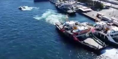 Sirkeci'de arabalı vapur iskeleye çarptı