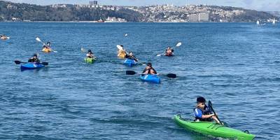 İstanbul Boğazı'nın serin suları kano meraklılarını ağırlıyor