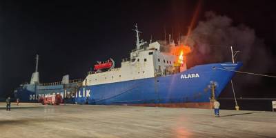 Limandaki gemide çıkan yangın söndürüldü