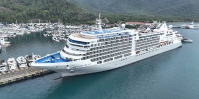 Marmaris'e "Silver Muse" kruvaziyeriyle 580 turist geldi