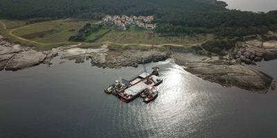 Kandıra'da karaya oturan gemideki yükün tahliyesine başlandı