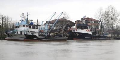 Sahil kenti Karasu'da balıkçılar sezonu kapattı