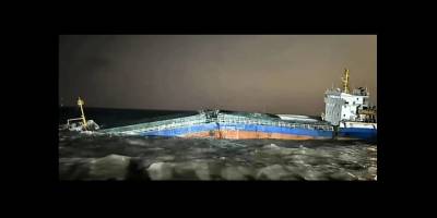 Çin Kıyılarında Kuru Yük Gemisi Karaya Oturdu ve İkiye Ayrıldı