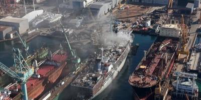 Tersanedeki gemide çıkan yangın söndürüldü